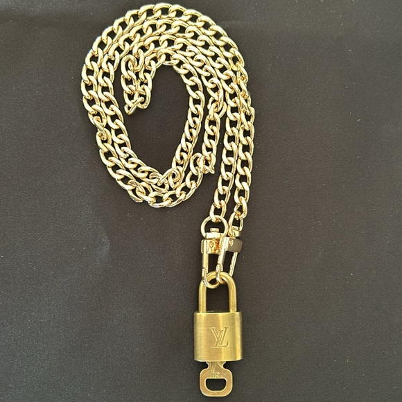 Louis Vuitton #311 Bass Lock/Key And 22”Unbranded Chain - Picture 2 of 10